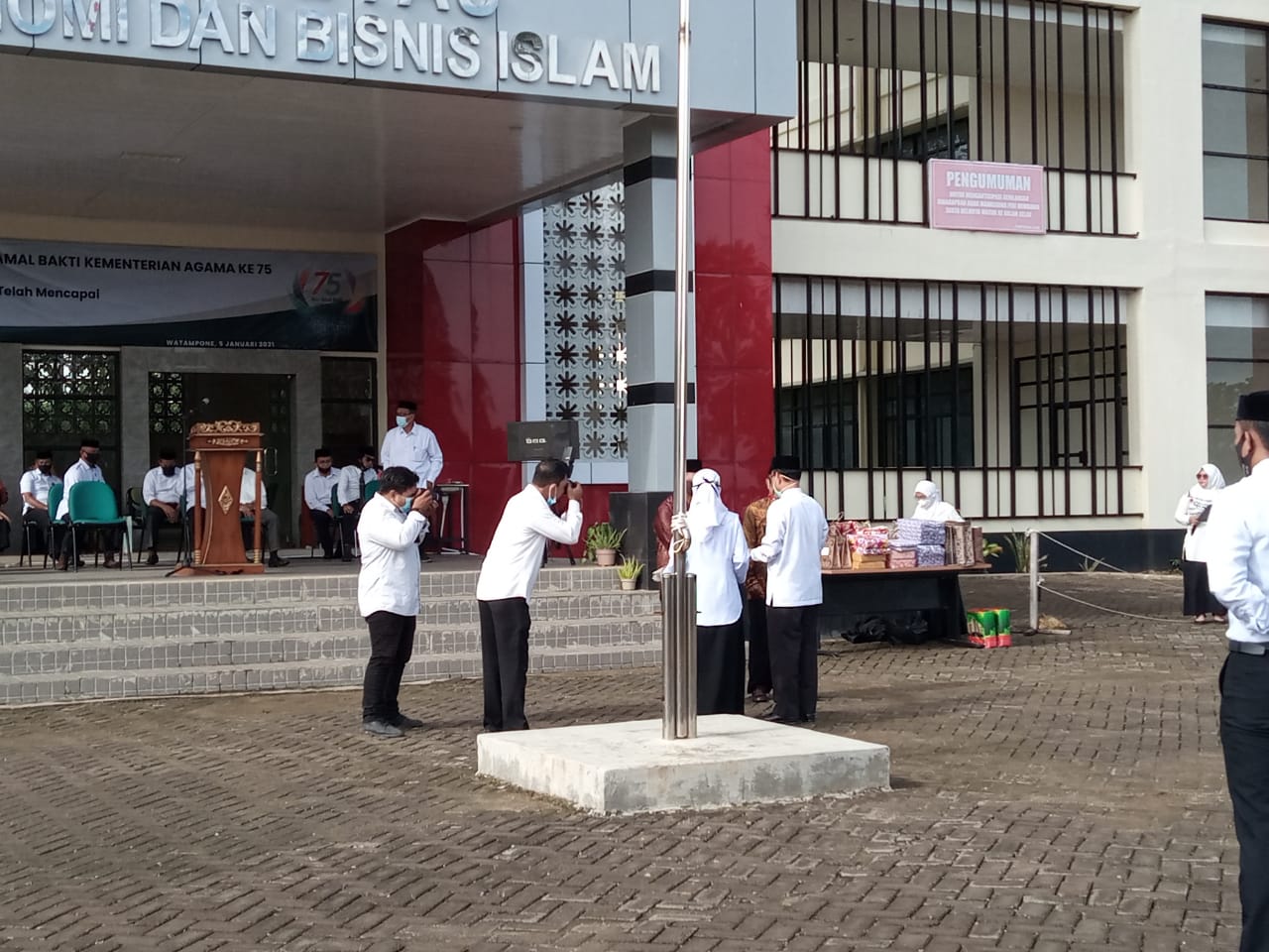 UPACARA PERINGATAN HAB KEMENAG RI KE-75