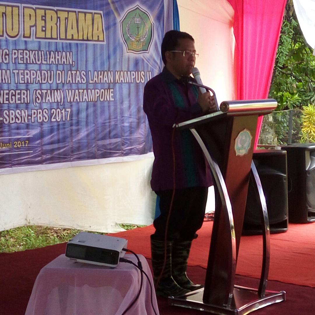 Foto Kegiatan Peletakan Batu Pertama di Atas Lahan Kampus II STAIN Watampone