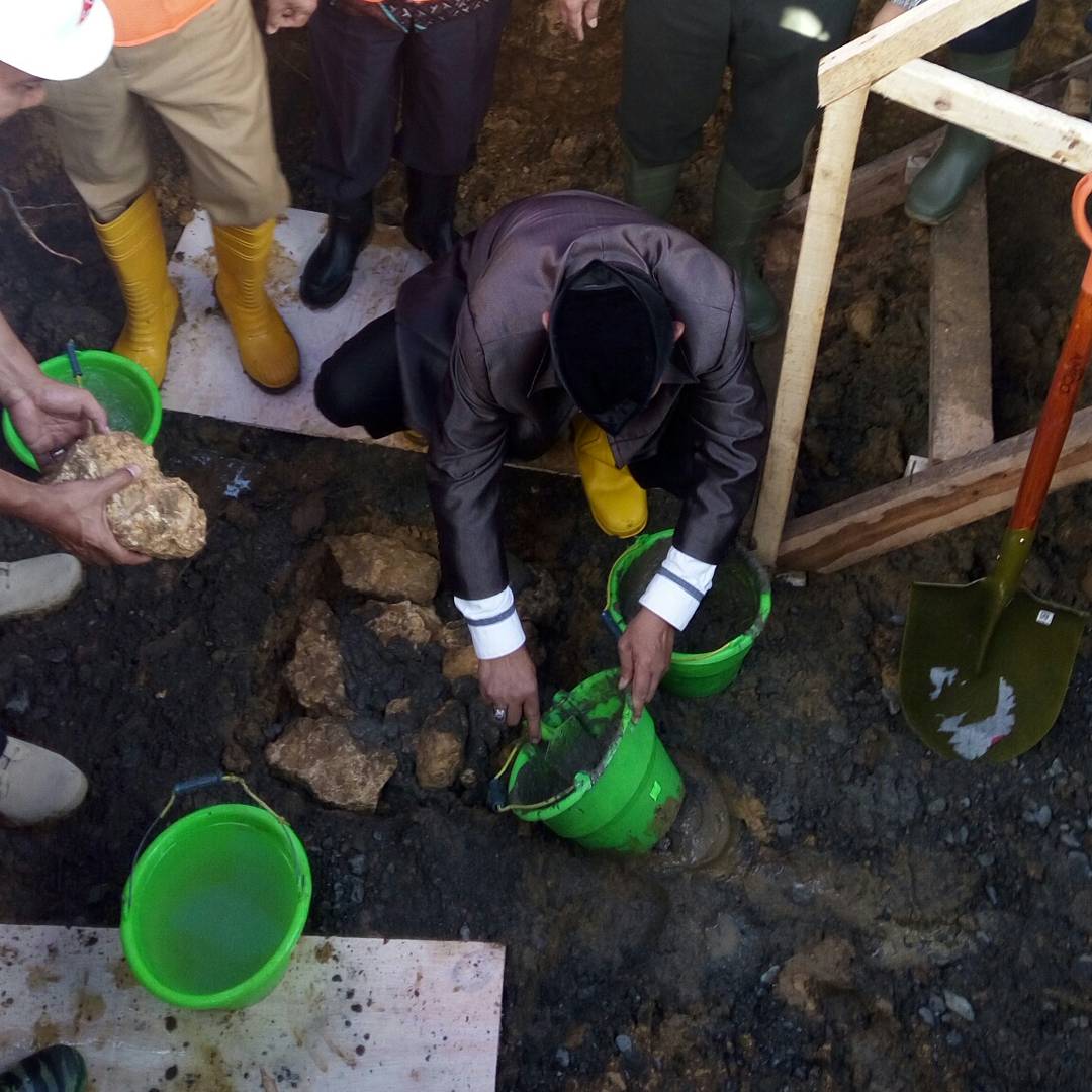 Foto Kegiatan Peletakan Batu Pertama di Atas Lahan Kampus II STAIN Watampone