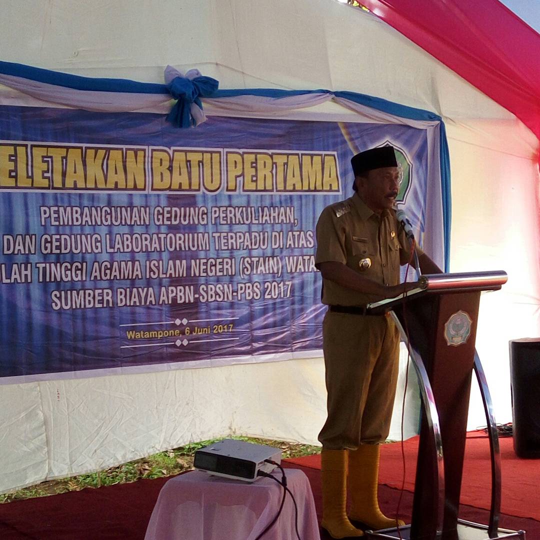 Foto Kegiatan Peletakan Batu Pertama di Atas Lahan Kampus II STAIN Watampone