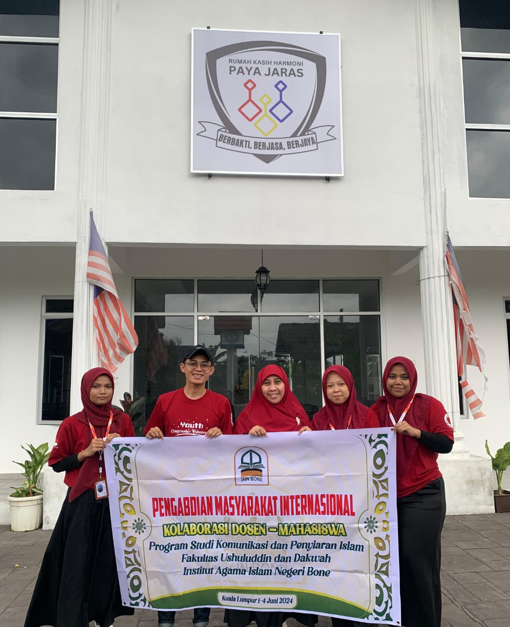 Dosen dan Mahasiswa KPI IAIN Bone Laksanakan Pengabdian Kolaborasi Internasional di Malaysia
