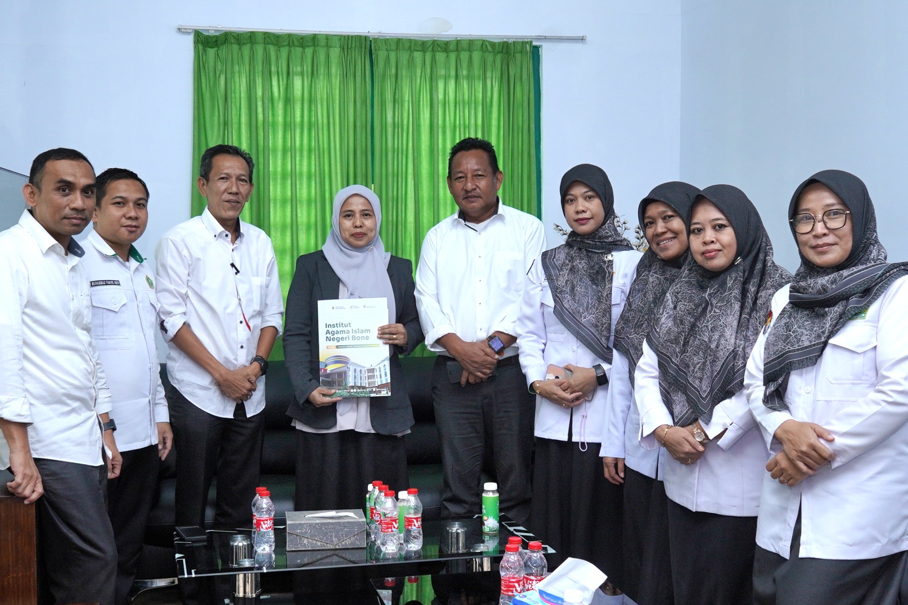 Didampingi Suami, Prof Astuti Jadi Pendaftar Terakhir Calon Rektor IAIN Bone