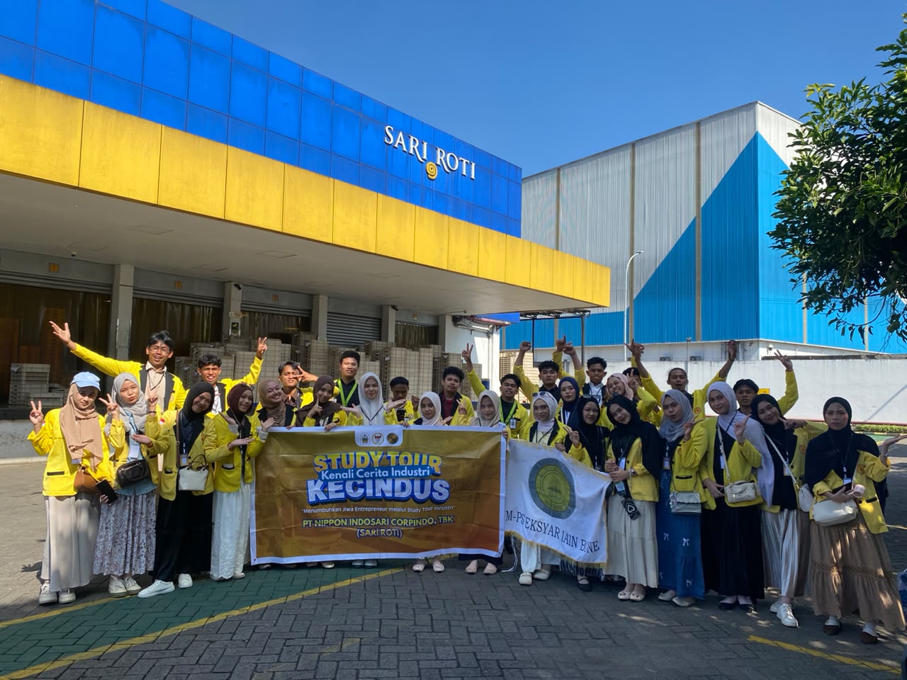 Mahasiswa Ekonomi Syariah IAIN Bone Observasi Proses Industri Modern di PT Nippon Indosari Corpindo