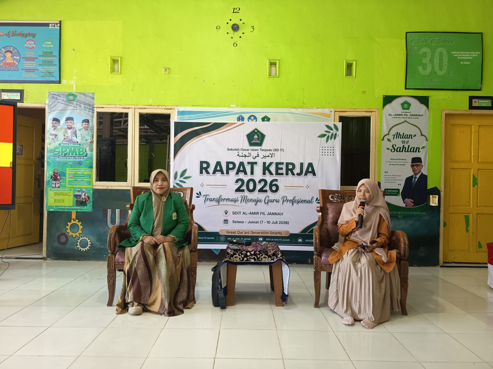 Direktur Pascasarjana IAIN Bone Bekali Guru SDIT Amir Fil Jannah dengan Etika Guru Kitab Klasik