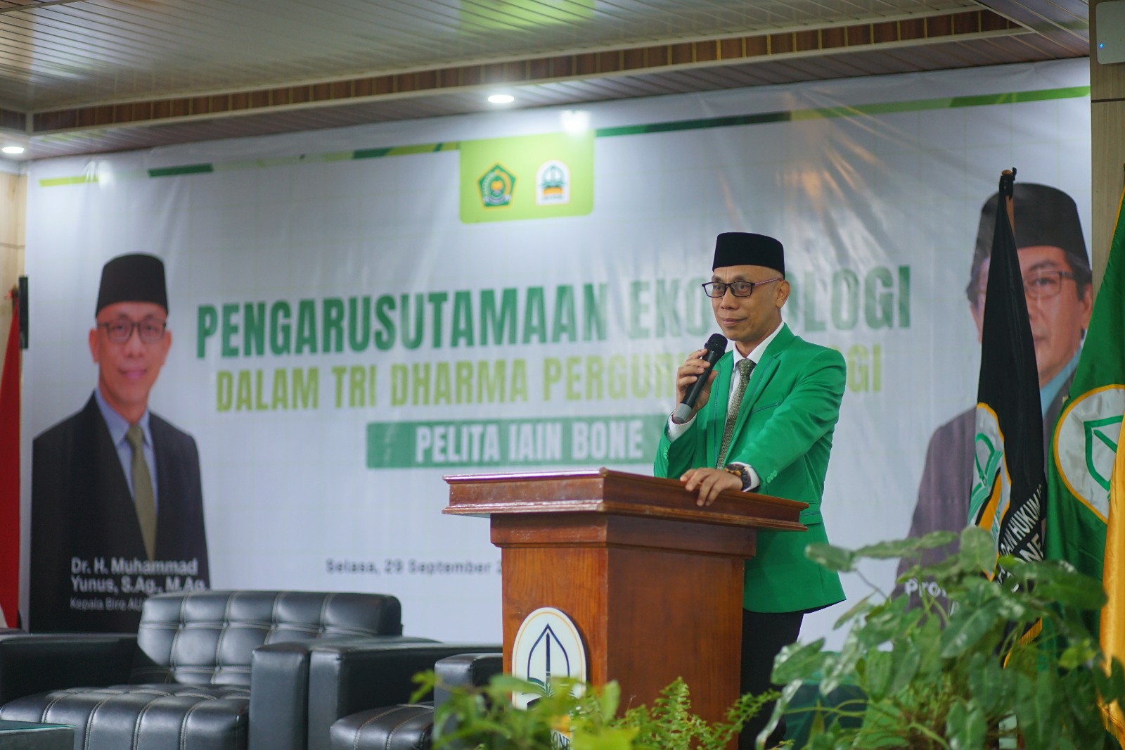 Perawatan tanaman kampus