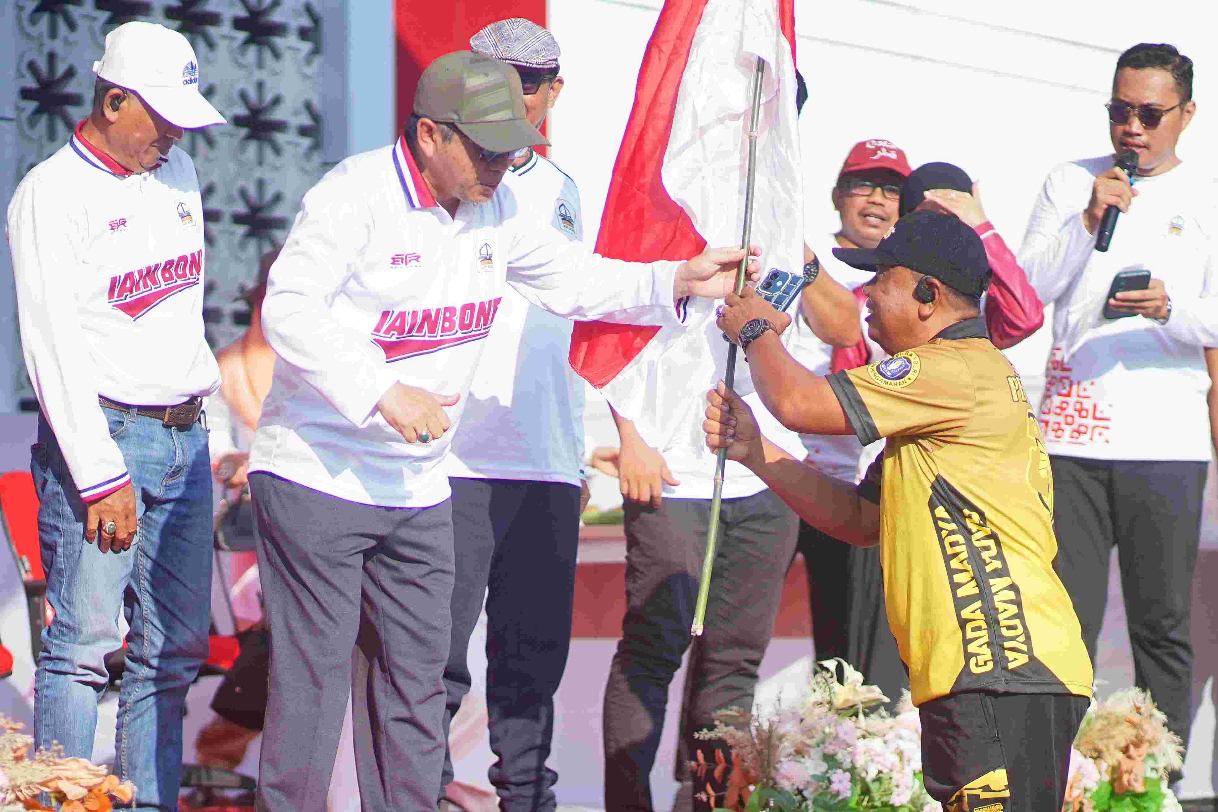 Semarak Kemerdekaan, IAIN Bone Buka Rangkaian HUT ke-81 RI dengan Jalan Santai