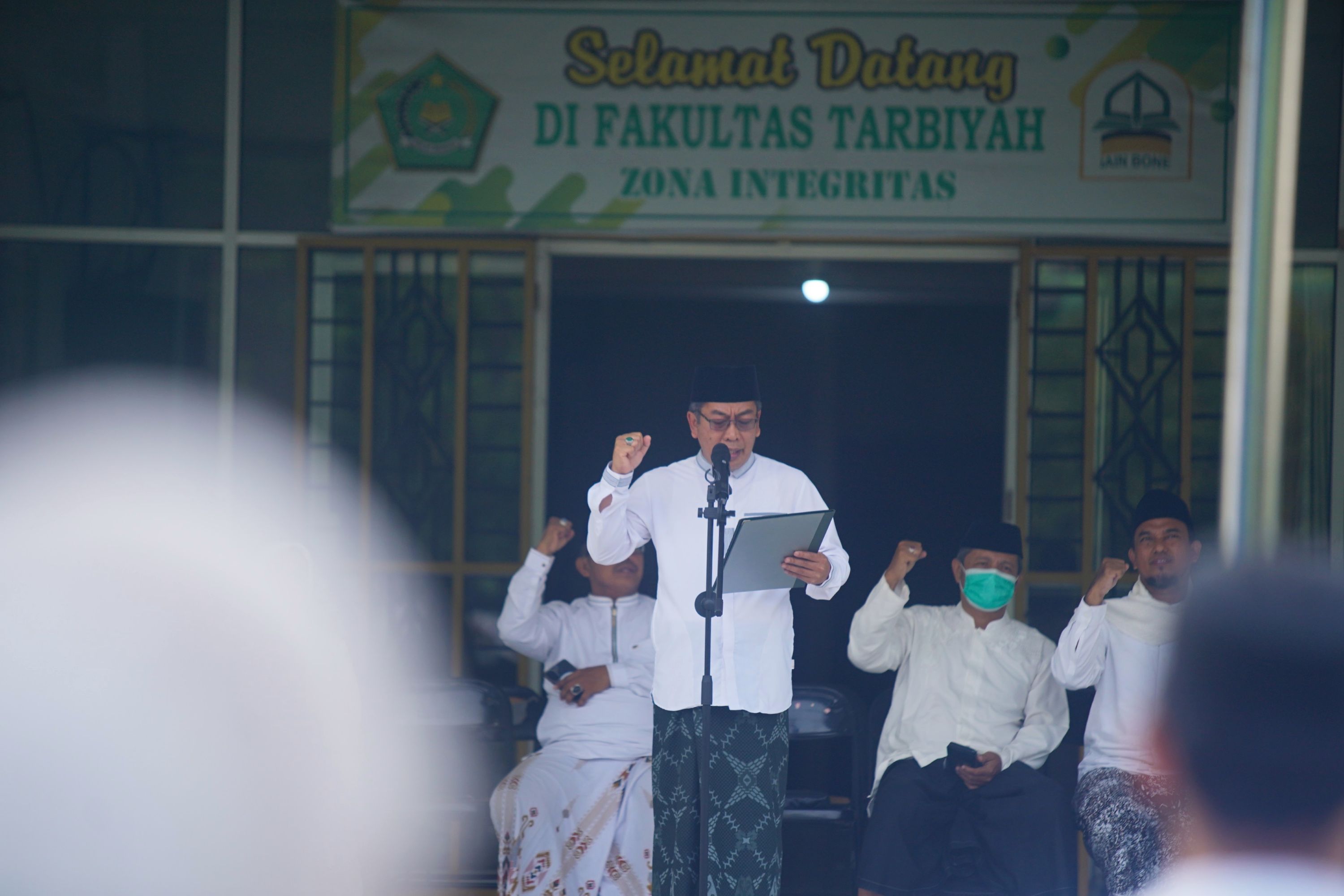 Pimpin Upacara Hari Santri 2026, Rektor IAIN Bone Bacakan Amanat Menag: Santri Harus Berperan Menuju Indonesia Emas